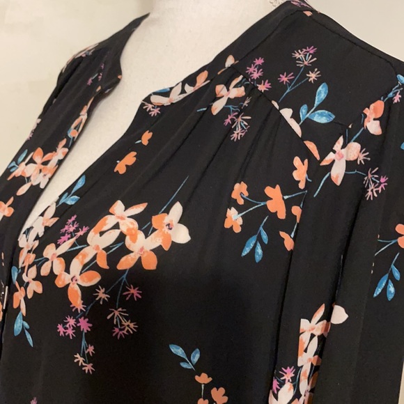 “Candies” Floral Blouse! - Picture 3 of 7